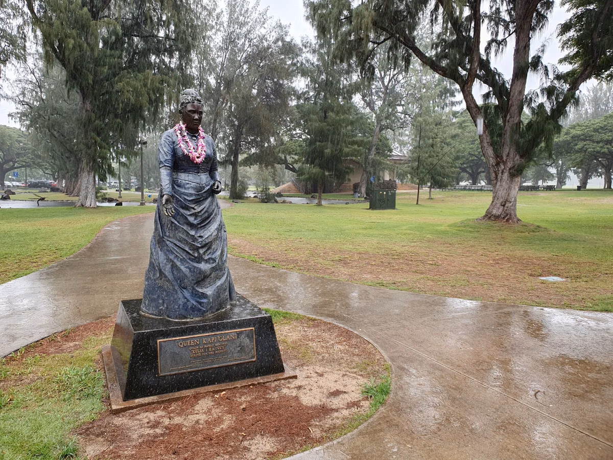 Queen Kapiʻolani statue among ironwood and monkeypod trees on the lawns of Kapiʻolani Park